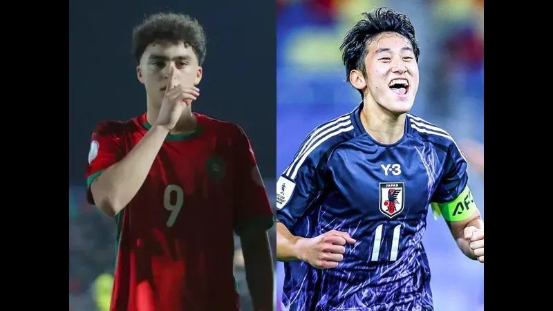 Cầu thủ U17 Nhật Bản đang nỗ lực vượt qua sự cản trở của cầu thủ U17 Ma Rốc Cầu thủ U17 Nhật Bản đang nỗ lực vượt qua sự cản trở của cầu thủ U17 Ma Rốc